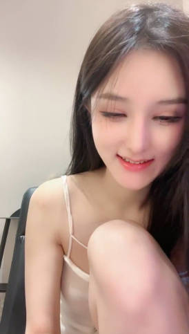 高顏值極品9分校園女神,這長相比明星壹點也不差,漂亮大眼睛會說話,脫下內內露小茓-did