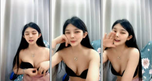 颜值不错的白虎逼小少妇全程露脸伺候蒙面大哥激情啪啪,口交大鸡巴激情上位让大哥玩弄骚奶子,眼神迷离真骚-did