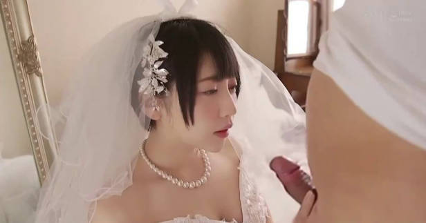 新娘结婚被洗脑均为肉便器 要结婚的女模特在结婚前一夜换上婚礼上的衣服，被主人带到隔壁房间各种调情 (2)
