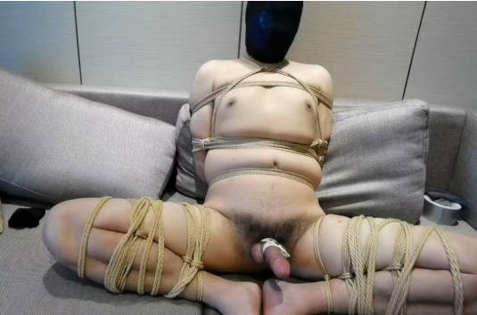 【紫露凝萱】“你个贱逼，你说你脚那么热，挣扎的呗，贱货！”
