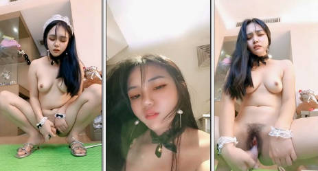 这小少妇瘾真大，全程露脸穿上性感的情趣装诱惑狼友，道具抽插不停蹂躏骚穴，高潮喷水不断表情好骚呻吟可射