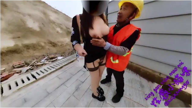 最新流出，硬核户外真实勾引骚女【性感小猫咪】33G付费14，路边自摸诱惑环卫工人